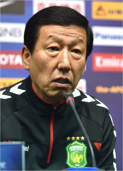 전북최강희감독은새시즌을앞두고1000억원이넘는엄청난이적료를투자해세계적인선수들을영입한장쑤와아시아축구연맹챔피언스리그조별예선에서반드시승리한다는각오다.(자료사진=한국프로축구연맹공동취재단)