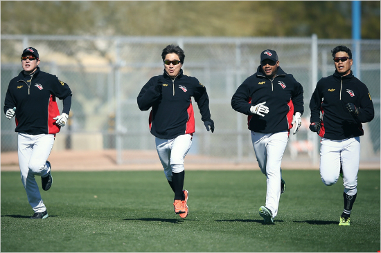 미국에서진행된케이티전지훈련에서유한준(왼쪽부터),이진영,마르테,김상현이러닝을하는모습.(자료사진=케이티)