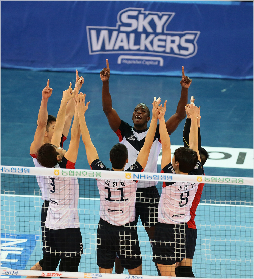 현대캐피탈은6라운드전경기를세트스코어3-0으로승리하며V-리그역대최다인정규리그18경기연속무패신기록을달성했다.(자료사진=현대캐피탈스카이워커스)