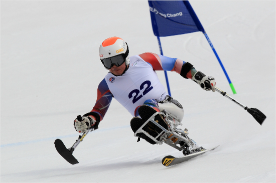 이치원이8일2016용평국제장애인올림픽위원회알파인스키아시안컵좌식대회전에서힘차게질주하고있다.(용평=평창올림픽조직위원회)
