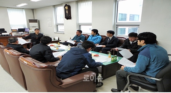 선거관련8개유관기관관계자들과업무협의회를갖고있다.(사진제공=부산기장군선관위)