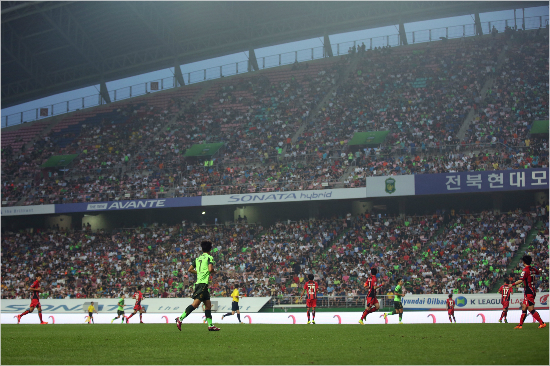 2016년K리그는1부리그K리그클래식,2부리그K리그챌린지를더해총300만명의관중을목표로한다.(자료사진=한국프로축구연맹)