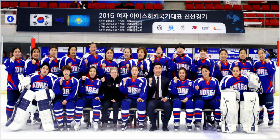 새러머리감독이이끄는여자아이스하키대표팀은다음달슬로베니아블레드에서열리는2016IIHF여자세계선수권디비전2그룹A대회(4부리그)우승을목표로미국에서최종전지훈련에나선다.(자료사진=대한아이스하키협회)