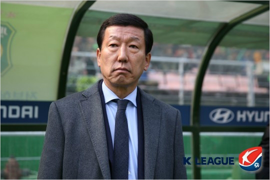 최강희전북감독은이동국과김신욱의동시출격이전술적으로는희생이필요하지만분명한강점을가진조합이라고평가했다.(자료사진=한국프로축구연맹)