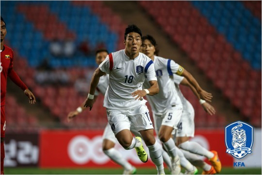 지난해축구대표팀이거둔놀라운활약의중심에는슈틸리케감독이발굴한'무명공격수'이정협의활약도있다.(자료사진=대한축구협회)