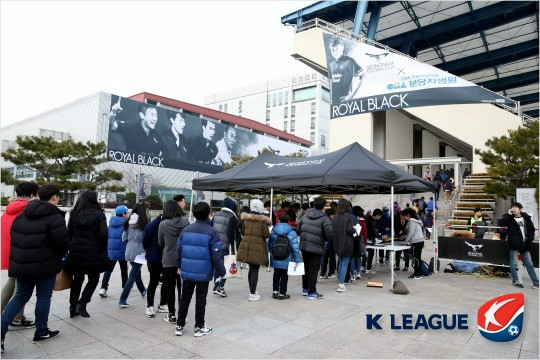 지난시즌에이어올시즌도시민구단돌풍의중심에설것이라는큰기대를받는성남FC는새시즌홈개막전부터만원관중을불러모아관중동원에서도깜짝돌풍을일으켰다.(자료사진=한국프로축구연맹)