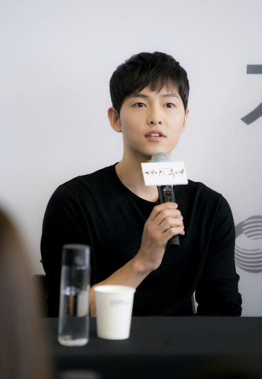 송중기 "유시진 대위 같은 군인, 진짜 있냐고?"