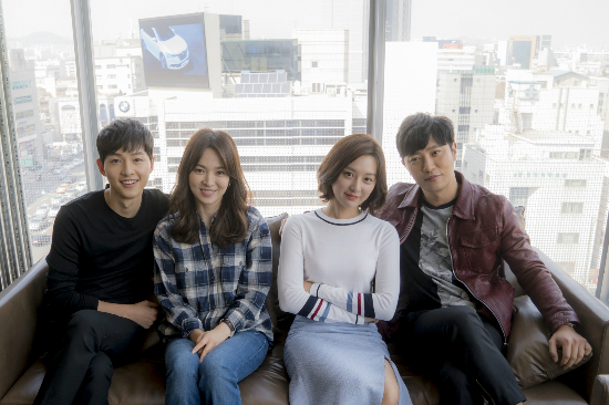 왼쪽부터송중기,송혜교,김지원,진구(사진=태양의후예문화산업전문회사&NEW제공)