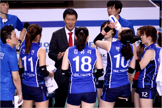 "맥마혼없어도잘해보자."'디펜딩챔피언'기업은행이챔프전2연패를당하며벼랑끝에몰렸다.(사진=KOVO제공)