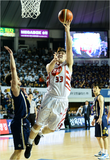 오리온이승현이19일KCC와챔피언결정1차전에서레이업슛을넣고있다.(전주=KBL)