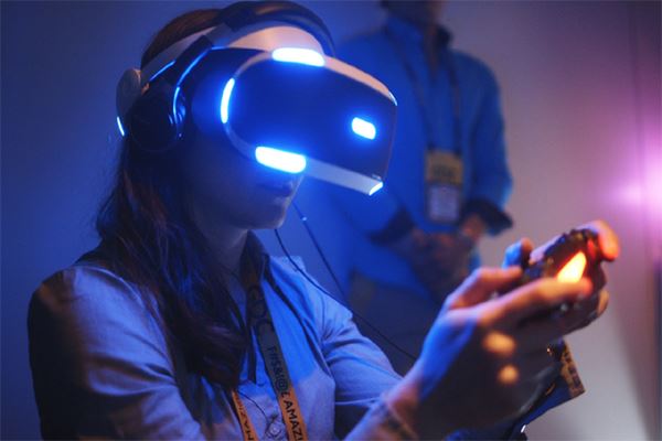 [게임, 세계는 지금] 플스 VR, 10월 전격 출시! 타이틀 50개