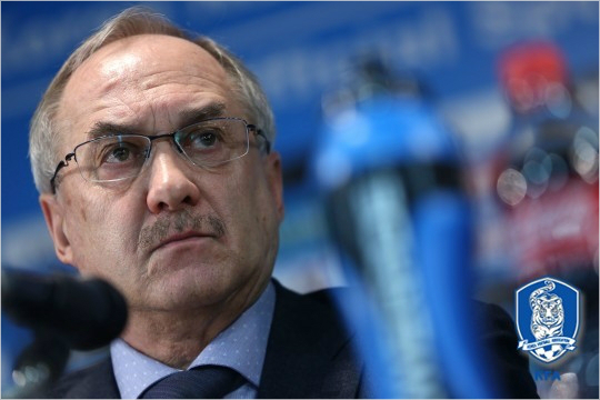 울리슈틸리케감독은단순히축구대표팀에국한되지않은한국축구전반에두루신경쓰는광폭행보를보여주고있다.(자료사진=대한축구협회)