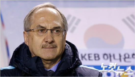 울리슈틸리케감독과축구대표팀은종료직전에터진이정협의결승골로7경기연속무실점승리이자8경기연속무실점경기의기분좋은흐름을이어갔다.박종민기자