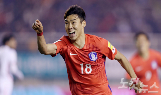 24일오후경기도안산와스타디움에서열린2018FIFA러시아월드컵아시아지역2차예선대한민국과레바논의경기에서후반전결승골을기록한이정협이기뻐하고있다.(사진=박종민기자)