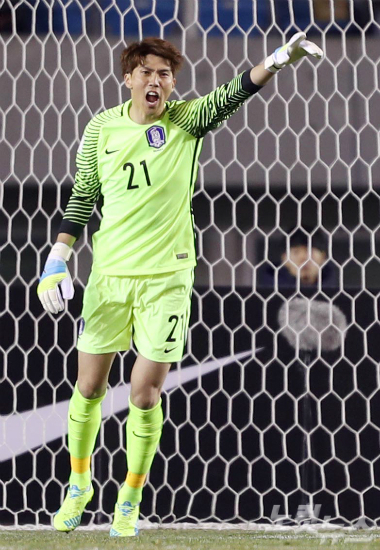 24일오후경기도안산와스타디움에서열린2018FIFA러시아월드컵아시아지역2차예선대한민국과레바논의경기에서김진현이동료에게소리치고있다.(사진=박종민기자)