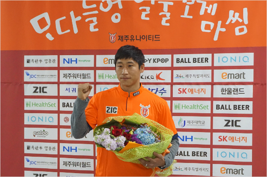 자유계약선수자격을얻은국가대표출신공격수이근호는제주유니폼을입고K리그로복귀한다.(자료사진=제주유나이티드)