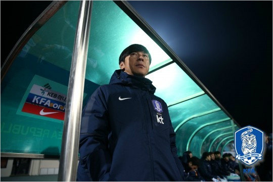 리우올림픽본선에나설최종명단발탁을위해소속팀에서의주전확보를최우선과제로제시했던신태용감독은알제리와평가전에서주전으로활약하는선수와그렇지않은선수의경기력차이가두드러지게눈에띄었다고평가했다.(자료사진=대한축구협회)