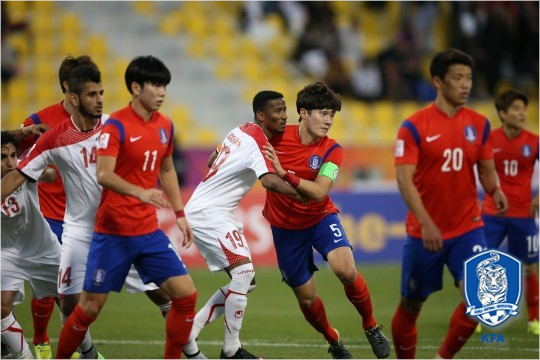 신태용올림픽축구대표팀감독은지난아시아축구연맹23세이하챔피언십에서주장을맡았던중앙수비수연제민의소속팀에서경기력을끌어올려야다시발탁하겠다는분명한뜻을밝혔다.(자료사진=대한축구협회)