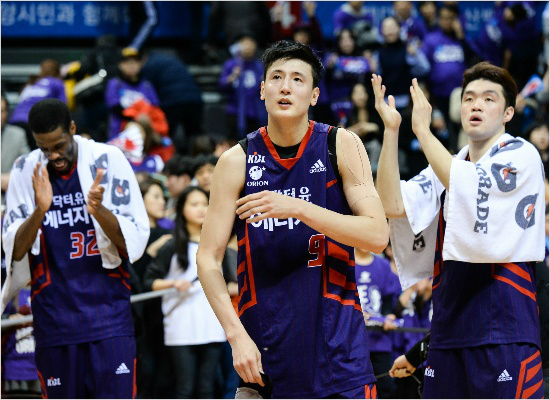 지난25일KCC와챔피언결정4차전에서승부가갈린4쿼터종료3.9초전무방비덩크를꽂은오리온최진수.(가운데,자료사진=KBL)