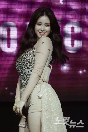 가수전효성이28일오후서울예스24무브홀에서열린두번째솔로미니앨범'물들다:colored'쇼케이스에서포즈를취하고있다.(사진=박종민기자)