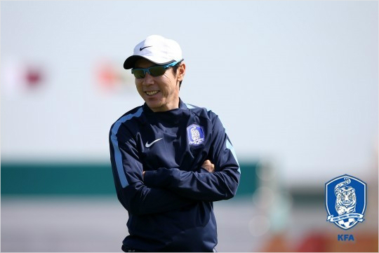 신태용올림픽축구대표팀감독은제기량을보여주지못하는수비와달리누구한명빼놓지않고고루좋은활약을하는공격진을최상의조합으로만들기위한고민에빠졌다.(자료사진=대한축구협회)