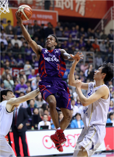 29일오후경기도고양체육관에서열린KCC프로농구챔피언결정전6차전고양오리온오리온스와전주KCC이지스의경기에서오리온조잭슨이레이업슛을시도하고있다(사진=박종민기자)