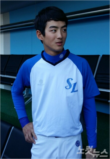 '올해더잘할거예요'삼성구자욱이1일올시즌두산과공식개막전에앞서취재진의질문에여유있게답하고있다.(대구=임종률기자)