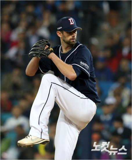 '삼성의마신'두산더스틴니퍼트가1일대구삼성라이온즈파크공식개장경기이자'2016타이어뱅크KBO리그'삼성과공식개막전에서역투를펼치고있다.(대구=황진환기자)