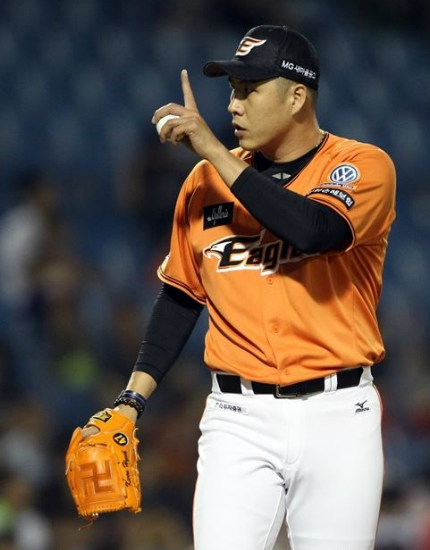 한화이글스가1일잠실구장에서열린2016타이어뱅크KBO리그LG트윈스와경기에서투수6명을기용했지만연장12회끝내기안타로결국패했다.사진은한화이글스투수권혁.(사진=한화이글스제공)