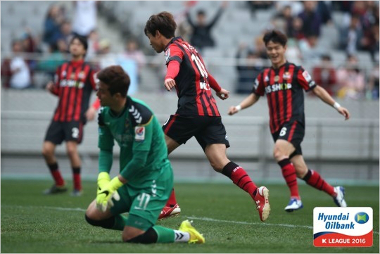 "축구천재아직안죽었습니다."박주영이첫선발경기에서2골을몰아쳤다.(사진=한국프로축구연맹제공)