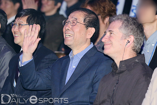 박원순 서울시장 히어로즈 챔피언십 결승 관람 "나도 오늘부터 e스포츠 팬"