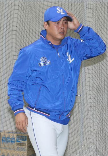'언제등판할까'삼성안지만이지난3일1군선수단에합류한뒤인터뷰장소에들어서는모습.(자료사진=삼성)