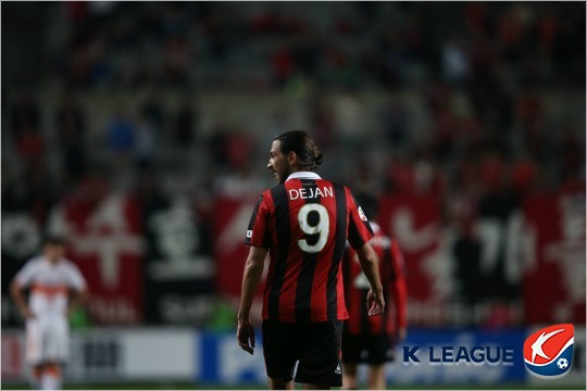 "골이안들어가네."FC서울공격수데얀.(사진=한국프로축구연맹제공)