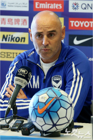 호주A-리그는호주대륙뿐아니라옆나라뉴질랜드소속팀까지함께경기하는만큼자국리그경기에서도상당한이동거리를자랑한다.사진은멜버른빅토리의케빈무스카트감독.멜버른(호주)=박종민기자