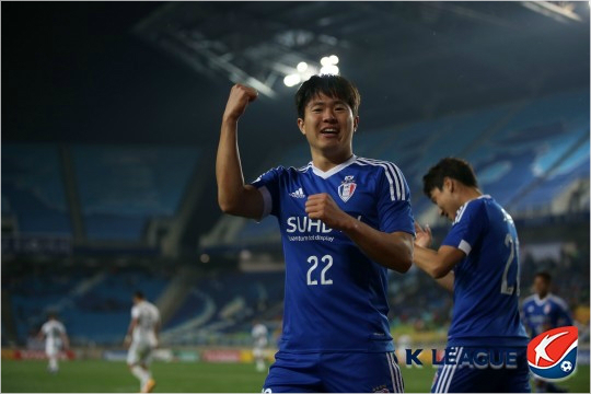 권창훈은경기시작부터멜버른빅토리의골문을계속해서두들긴끝에후반13분염기훈의패스를정확하게밀어넣는슈팅으로선제골의주인공이됐다.(자료사진=한국프로축구연맹)