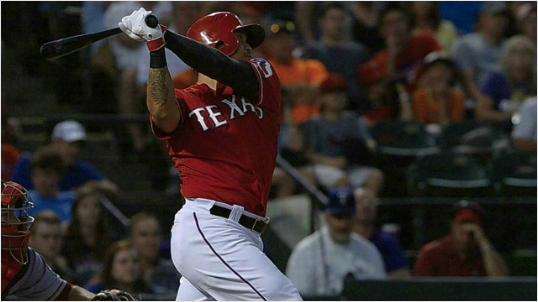 7일(한국시각)시애틀과홈경기에서시즌첫안타를신고한텍사스추신수.(사진=중계영상캡처)