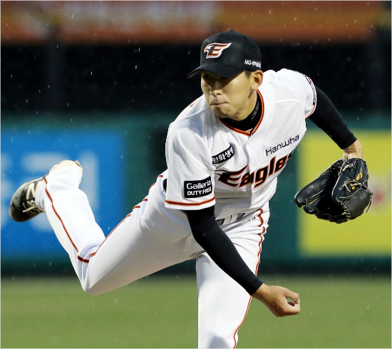 '난선발투수인가?'올시즌두번선발등판해모두2회이전에마운드를내려간한화우완김재영.(자료사진=한화)