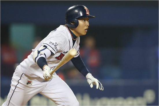 6일NC와홈경기에서올시즌개막4경기,18타석만에마수걸이안타를신고한두산외야수정수빈.(자료사진=두산)
