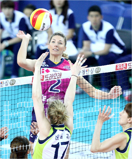 지난시즌막판V-리그에입성한알렉시스올가드는제한된자원에서대체선수를뽑아야했던흥국생명이고민끝에내놓은결과물이지만결국성공이아닌실패라는평가를받아야했다.(자료사진=KOVO)