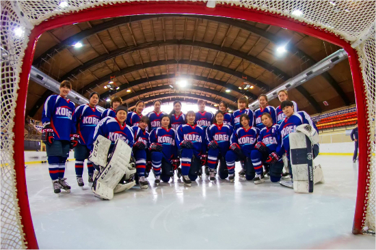 한국여자아이스하키대표팀은2016국제아이스하키연맹(IIHF)여자아이스하키세계선수권디비전2그룹A대회에서사상처음으로북한과영국을꺾는등분명한성과를거두며준우승했다.(자료사진=대하나이스하키협회)