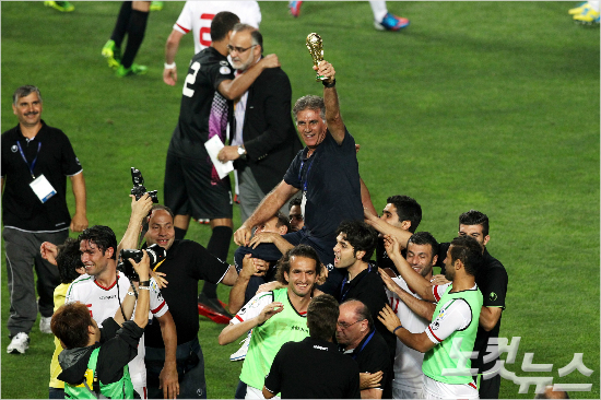 이란은지난2014브라질월드컵어시아지역최종예선한국원정경기에서극적인승리후과도한세리머니를펼쳐당시울산문수경기장을찾은축구팬으로부터야유를받았다.(노컷뉴스DB)