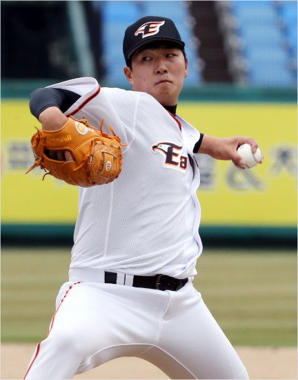 '대전이좋아요'14일니퍼트에맞서선발등판하는한화좌완김용주(사진)는지난해9월5년만의데뷔첫승을대전에서올렸다.(자료사진=한화)