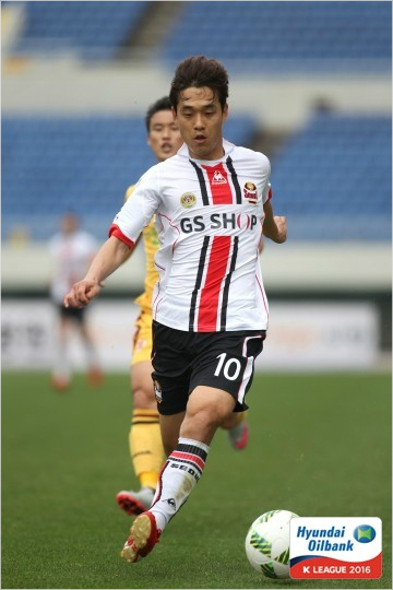 박주영은FC서울이자랑하는'아!데박트리오'의맹활약비결로각자의뚜렷한개성이그라운드위에서원활한조화를이루고있기때문이라고분석했다.(자료사진=한국프로축구연맹)