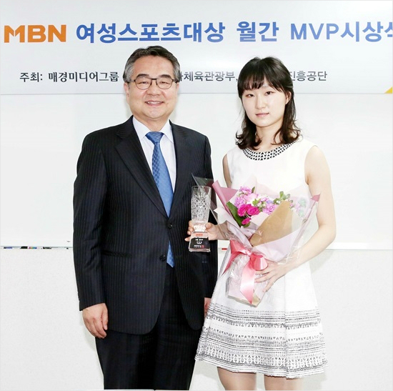 한국여자쇼트트랙의간판최민정은지난달국내에서열린2016국제빙상경기연맹(ISU)세계선수권에서2년연속우승의쾌거로2016MBN여성스포츠대상3월MVP를수상했다.(자료사진=MBN)
