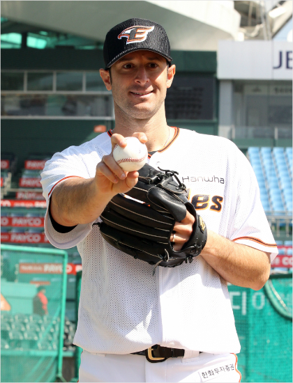 '너마저무너지면...'15일LG와대전홈경기에선발등판하는한화알렉스마에스트리는최근3연패,최하위에처진팀의분위기를반전시켜야하는중책을맡았다.(자료사진=한화)