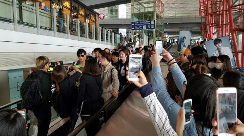 중국을찾은배우진구를보기위해모인현지팬들로베이징공항이북적이고있다.(사진=BH엔터테인먼트제공)