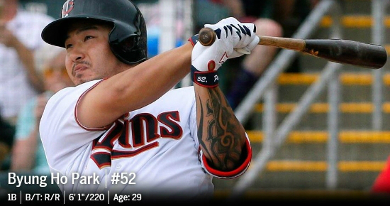 '또홈런!'박병호(30·미네소타)가19일(한국시각)미국타깃필드에서열린밀워키와경기에서시즌3호홈런과안타를때려내며데뷔첫멀티히트를신고했다.(사진=MLB.com홈페이지캡처)