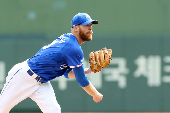 '부상으로전력이탈'21일삼성라이온즈는'2016타이어뱅크KBO리그'KIA타이거즈경기를앞두고선발로예고한콜린벨레스터가팔꿈치통증을호소해김건한으로교체됐다고밝혔다.(사진=삼성라이온즈제공)