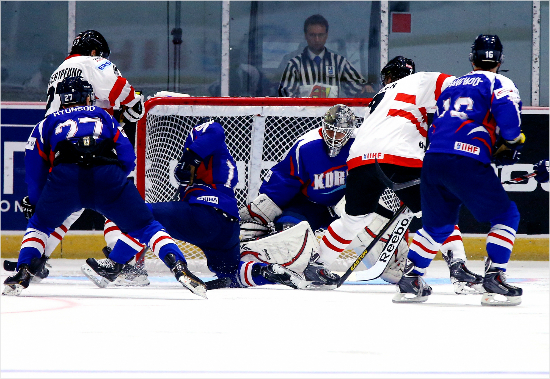 2년만에2부리그인국제아이스하키연맹(IIHF)아이스하키세계선수권디비전1그룹A대회로복귀한한국은쓰라린패배를안겼던오스트리아와재대결을펼친다.(자료사진=대한아이스하키협회)