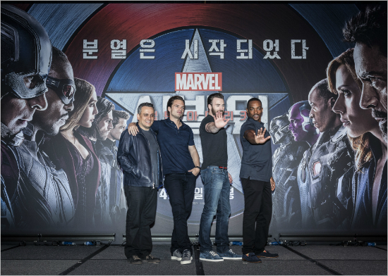 왼쪽부터조루소(감독),크리스에반스(캡틴아메리카역),세바스찬스탠(윈터솔져역),안소니마키(팔콘역).(제공사진)